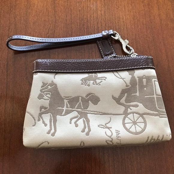 Coach classic zipper wristlet with horse and carriage design and leather strap - Picture 4 of 5